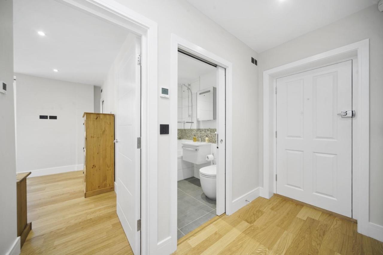 Flat 1 Bridge House Appartement Staines-upon-Thames Buitenkant foto