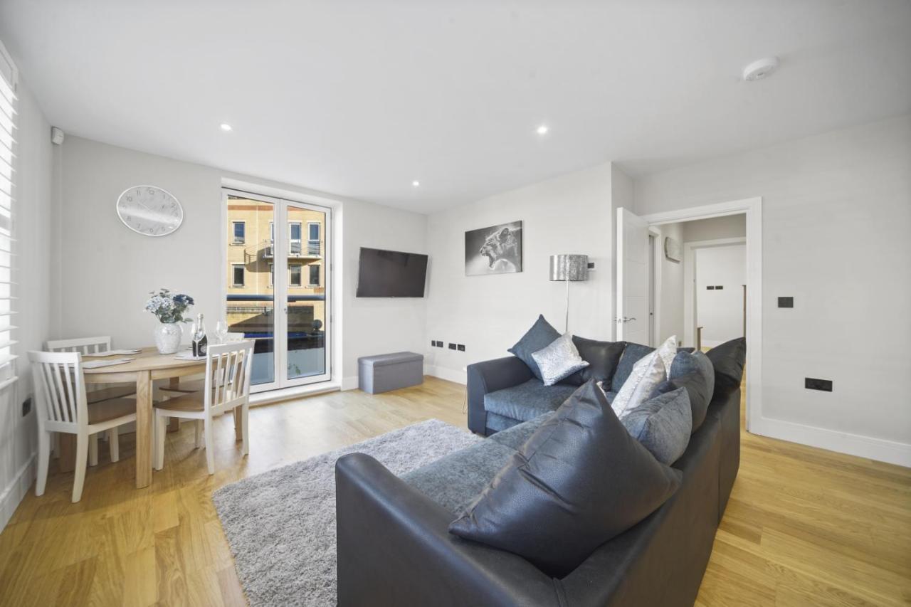 Flat 1 Bridge House Appartement Staines-upon-Thames Buitenkant foto