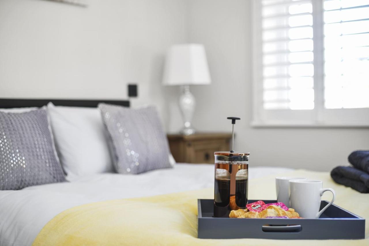Flat 1 Bridge House Appartement Staines-upon-Thames Buitenkant foto
